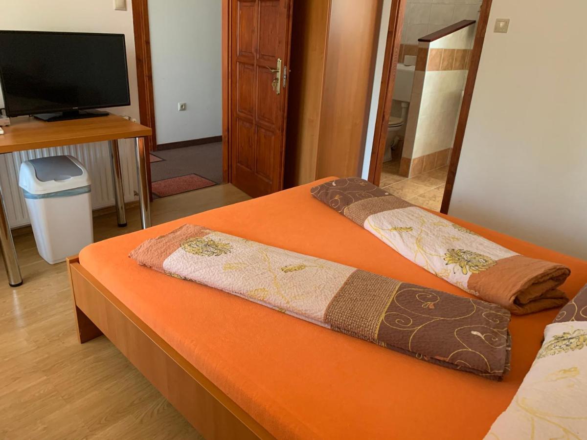 Bed and Breakfast Hableany Etterem, Pizzeria Es Vendeghaz Балатонмариафюрдё Экстерьер фото