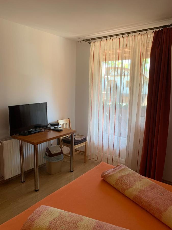 Bed and Breakfast Hableany Etterem, Pizzeria Es Vendeghaz Балатонмариафюрдё Экстерьер фото